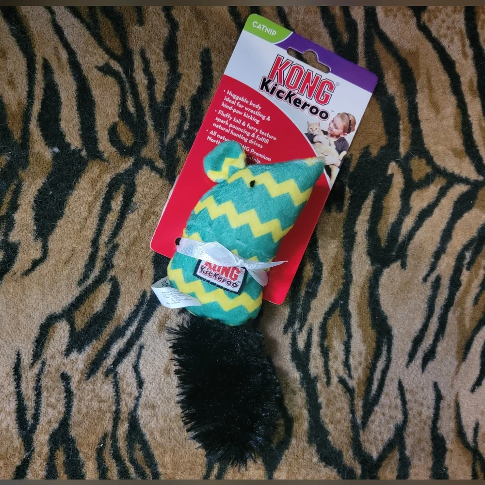 KONG Cat Kickeroo Kitten Toy Vaious Colors Zigzag Ea New